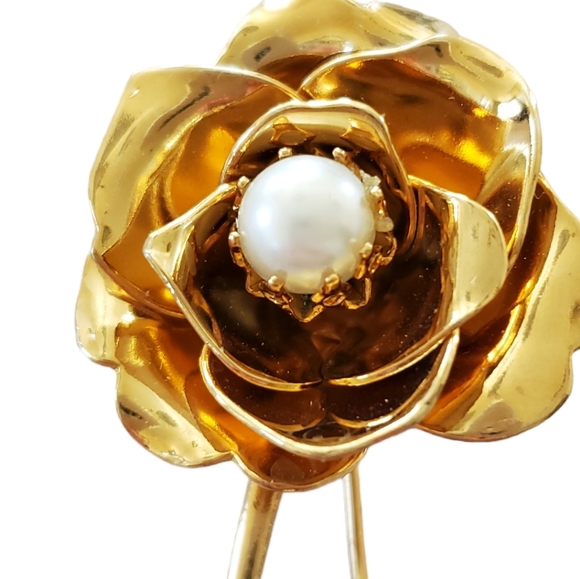 Large Mid Century Modern Gold and Pearl Rose Brooch/Lapel Pin - Picture 4 of 10